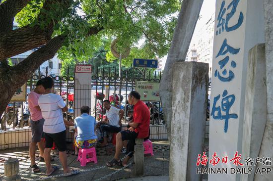 图为市民不雅行为。海南日报客户端记者 陈若龙 摄