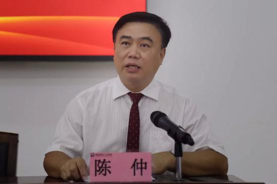 三亚中心医院（海南省第三人民医院）党委书记、院长陈仲作表态发言
