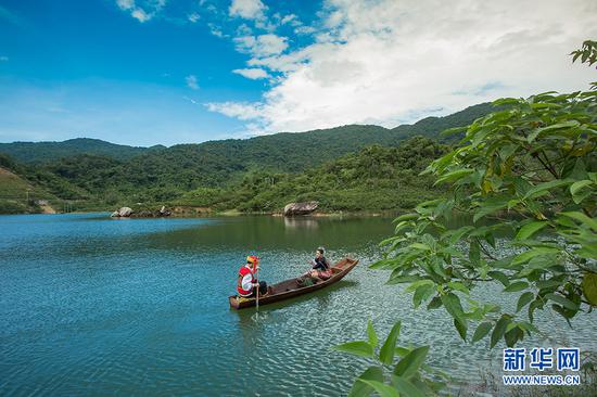 海南省陵水黎族自治县大里地区的小妹湖。新华网发
