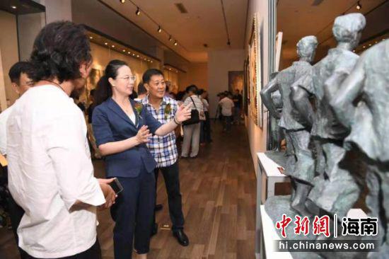图为展览现场。海南省文联供图