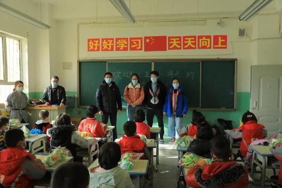 |三亚大小洞天景区第19批新疆支教志愿者抵达塔县