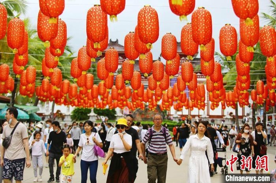 大三亚旅游新业态新产品纷呈 游客"花式"过大年