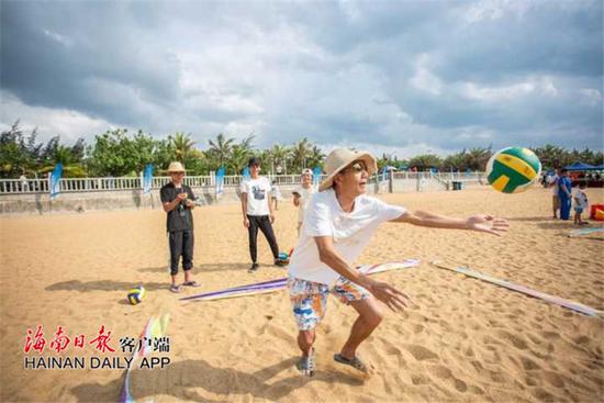 海口举行2019沙滩趣味运动会 数百市民在游戏中感受运动乐趣