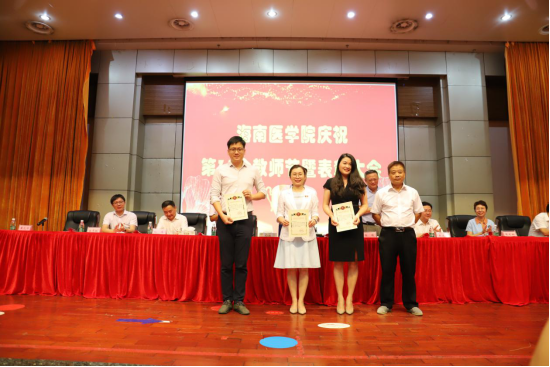 张帆老师代表优秀教师进行发言