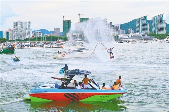 水上运动正成为三亚新的旅游消费热点