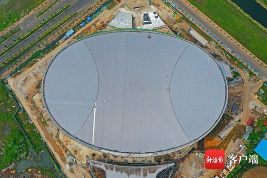 海口五源河文体中心二期体育馆顶棚已经完工。记者汪承贤 摄