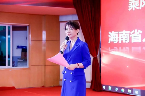 黄晓宁老师为文化故事展演作总结点评