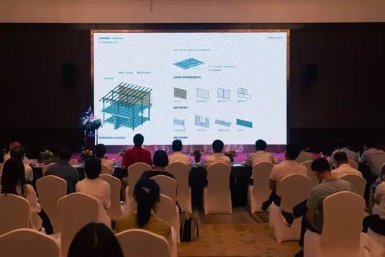 ●泛式建筑讲演现场。泛式建筑 / far workshop 成立于上海,是一家年轻且富有创造力的跨学科设计事务所。团队在项目中极度重视设计的原创性和思想性,关注一切对空间非常规操作的可能性,以及由此引发的对事物本质的探讨。设计项目多次登上了DIVISARE, designboom, ArchDaily, gooood, FRAME等国际著名设计网站。主持建筑师王莽源为英国剑桥大学建筑学硕士、英国皇家注册建筑师,曾任职于英国 Feilden Clegg Bradley Studios及美国KPF建筑事务所伦敦办公室。多次受邀参与多所建筑高校的教学和评图,目前为西交利物浦大学建筑系客座导师。合作建筑师魏晓宇毕业于伦敦大学巴特莱特建筑学院,中级工程师且获得BIM一级证书。善于用设计来解决问题,注重设计逻辑的同时尊重当地设计文化,在解决问题的同时遵循可持续发展的理念。 / 摄影:Simon©ZSDC