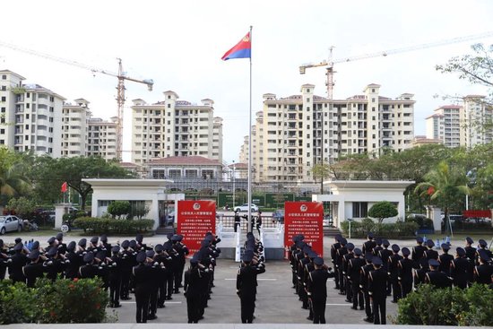 万宁市公安局举行升警旗仪式庆祝第四个中国人民警察节