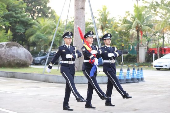 万宁市公安局举行升警旗仪式庆祝第四个中国人民警察节