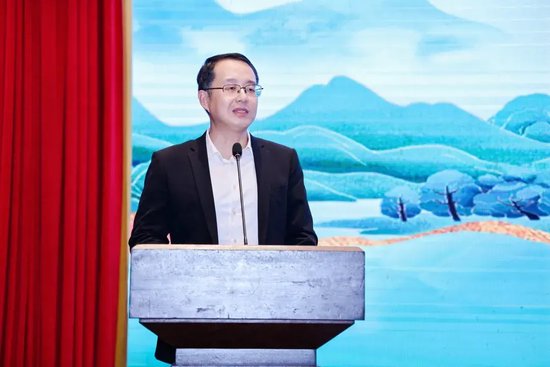 五指山市委书记朱宏凌发表致辞