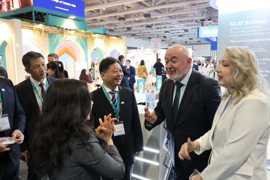 陈铁军拜访参展旅行商