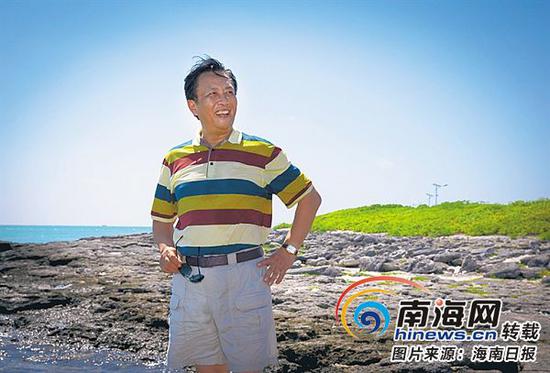 二O一五年七月一日，唐国强重返《南海风云》拍摄地。本报记者宋国强摄