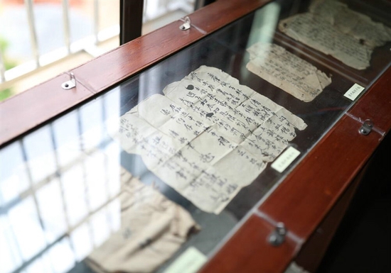 琼南历史文化民间博物馆的部分清末民初崖州民间契书。 陈耿 摄