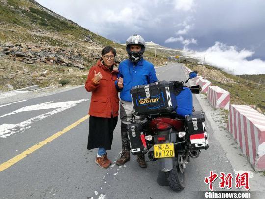 周浩在2018年暑期摩旅时的留影 受访者供图
