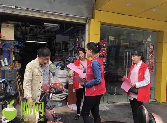 海口秀英区开展禁止燃放烟花爆竹志愿宣传活