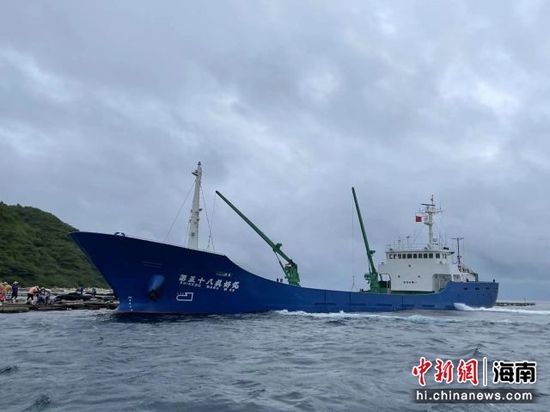 “五一”海南鱼苗出口迎来小高峰 海口秀英边检站保障快捷通关 - 第2张 - 自贸港在线 “五一”海南鱼苗出口迎来小高峰 海口秀英边检站保障快捷通关 - 第2张
