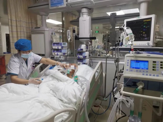 欧阳艳红抢救重症患者