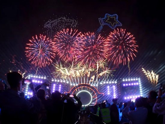 儋州海花岛2026跨年烟花秀精彩上演。