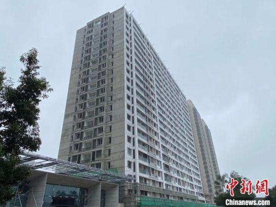 图为海口在建的安居型商品住房小区 王子谦 摄