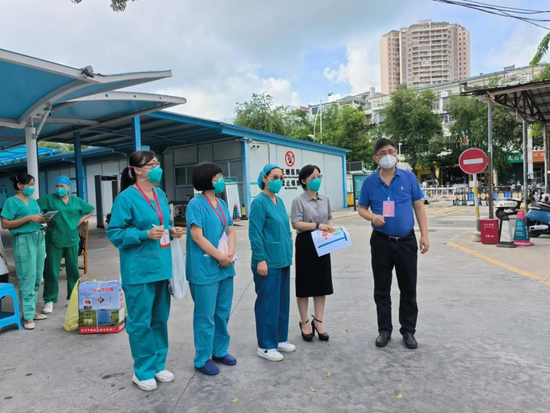 医疗队各领队现场了解院区场地状况，制定安全分区计划