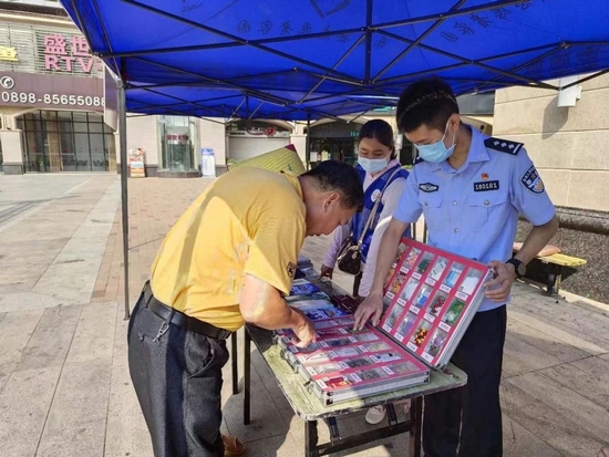 乐东县禁毒办借助志愿服务大集市开展2023年禁毒宣传活动