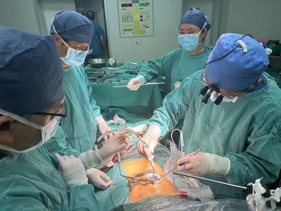 海南省人民医院心脏外科完成一例胸腔镜“Cone”手术，解剖矫治先天性“Ebstein”畸形