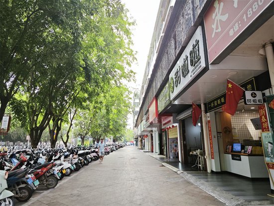 干净整洁的街道（符长雨 摄）