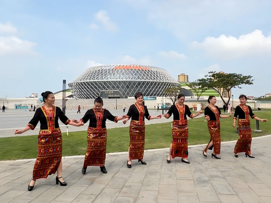 东方市霞光合唱团。东方市融媒体中心 摄