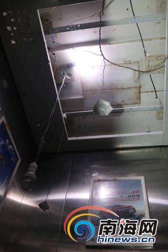&nbsp;&nbsp;&nbsp; 冲顶后，已经损坏的电梯顶棚