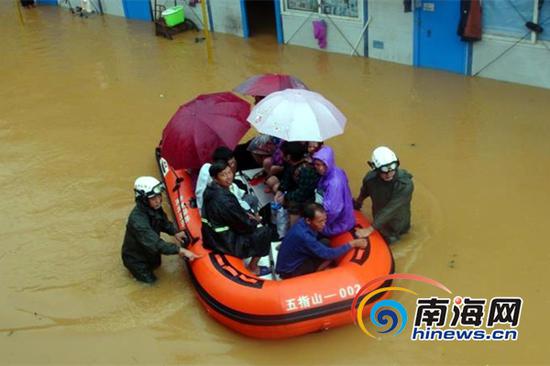 救援现场。五指山市消防中队供图