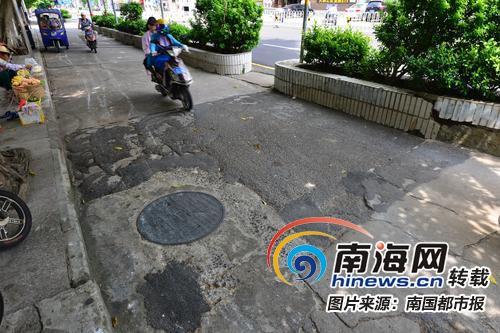 蓝天路新旧路面厚度不一。