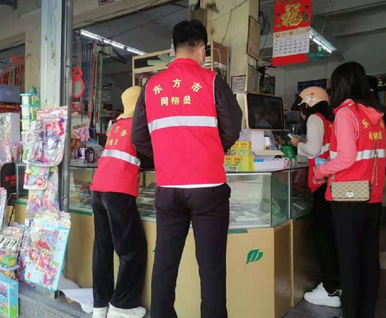 网格员集中开展“套代购”普法宣传（综治中心供图）