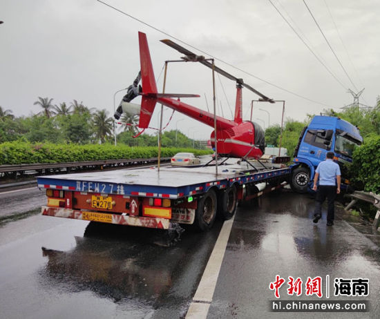 路管员抵达查看事故情况 警方供图