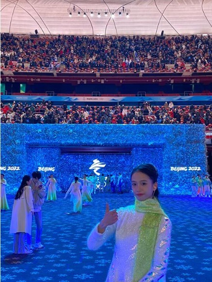  图为现在在首都师范大学音乐学院舞蹈系就读的海南籍学生陈洽，她参演了北京冬奥会闭幕式上的节目《折柳寄情》。图片由受访者提供