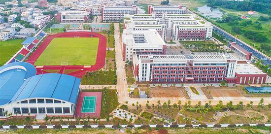 北师大海口附属学校一期项目。本报记者 张茂 摄