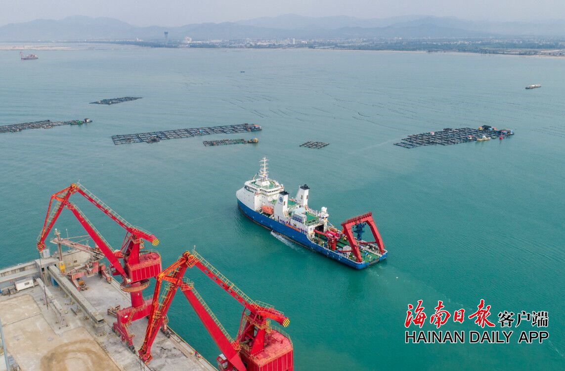 中科院探索一号在三亚崖州湾科技城南山港启航
