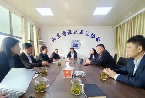 中国人寿财险山东分公司在日照市岚山区渔业协会了解蓝色经济发展趋势，征求对贻贝“政策+保险+科技”运作模式的意见建议。崔广勋/摄影
