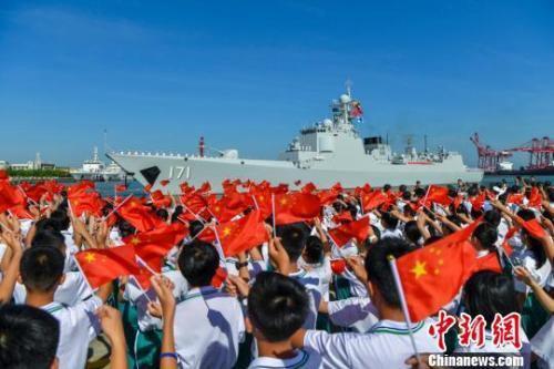 图为欢迎仪式现场。 骆云飞 摄