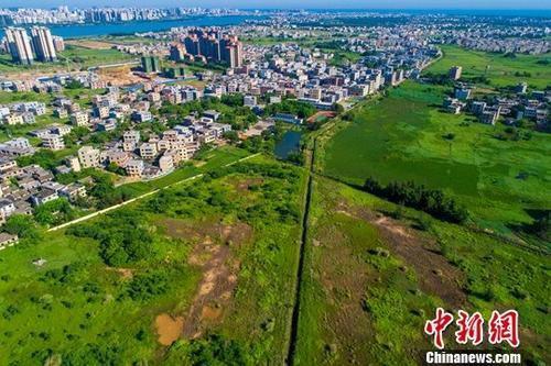 资料图:航拍海口江东片区。中新社记者 骆云飞 摄