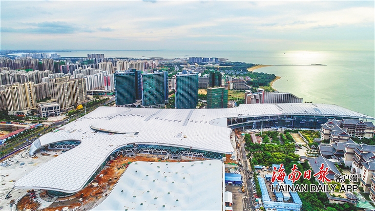 日前,航拍海南国际会展中心二期项目施工现场。 海南日报记者 张茂 摄