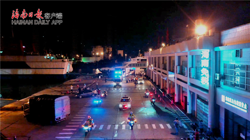 国家紧急医学救援队（海南）车队平安抵达海南。记者韦茂金 摄