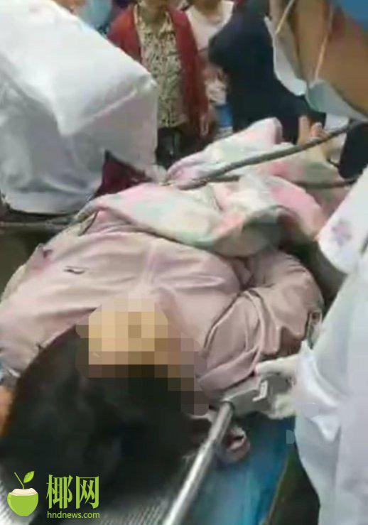 疑因家庭纠纷，女子打开三楼窗户，纵身一跃砸向