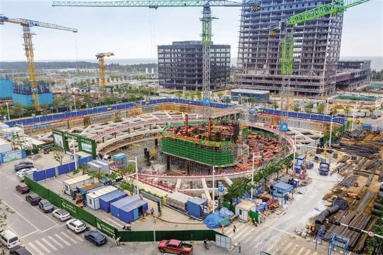中国石化自贸大厦项目冲出“正负零”。（海口江东新区管理局供图）