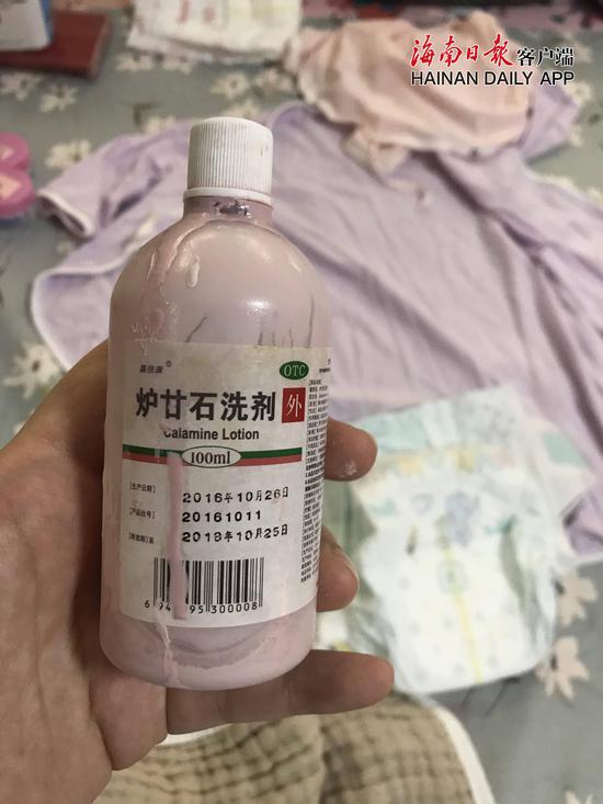 胡女士提供过期的炉甘石洗剂照片。记者邱肖帅 摄