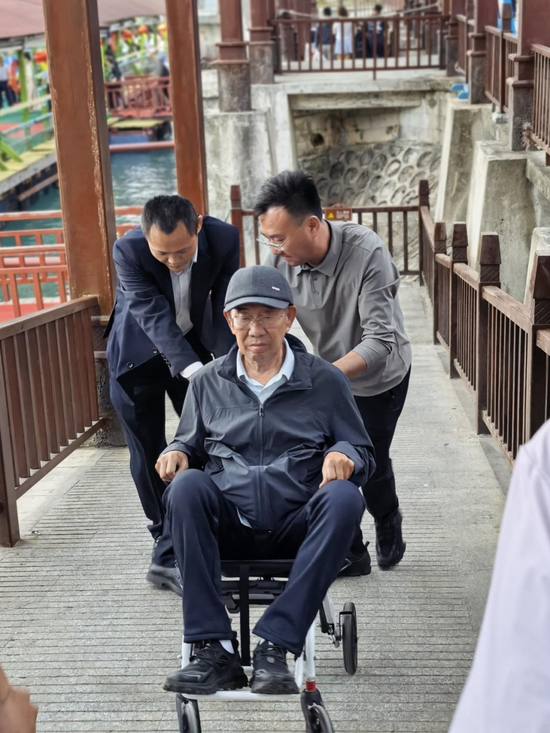 分界洲岛多举措暖心护航游客出行。