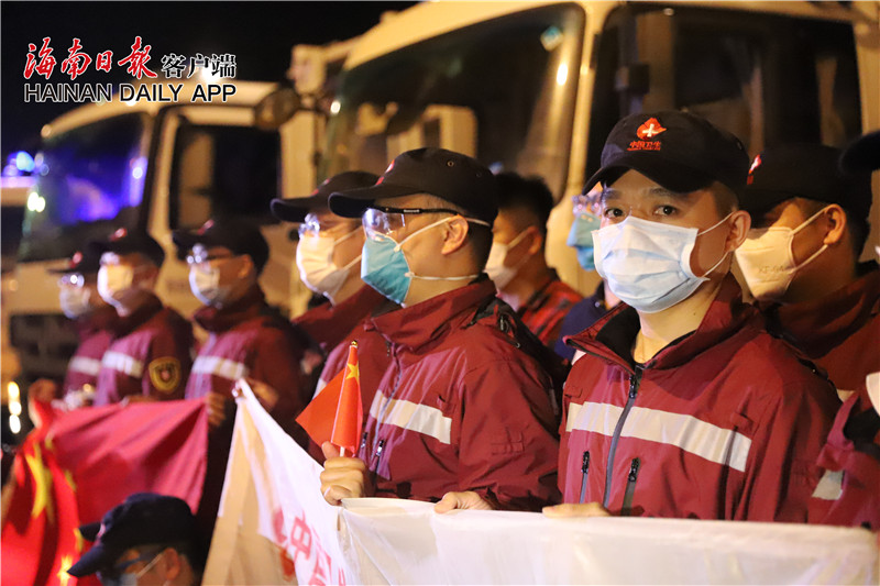 国家紧急医学救援队（海南）车队平安抵达海南。记者韦茂金 摄