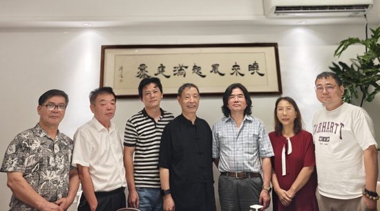 从左至右：唐彦，黄辛力，林森，韩少功，燕飞，曾万紫，李宁