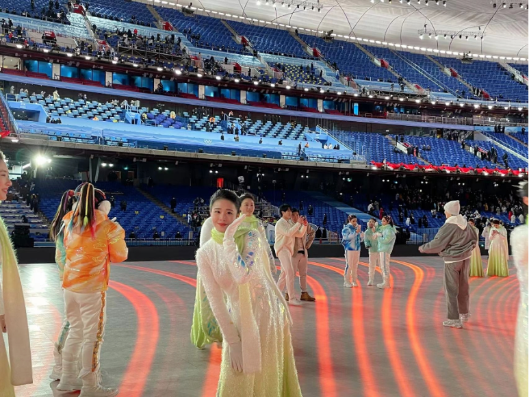 图为现在在首都师范大学音乐学院舞蹈系就读的海南籍学生王念念，她参演了北京冬奥会闭幕式上的节目《折柳寄情》。图片由受访者提供