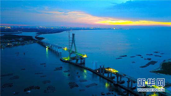 铺前大桥使文昌更好地融入海口江东新区大经济圈中。摄于8月25日。新华网 黎多江 摄
